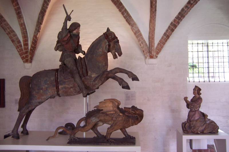 historische St.-Jürgen-Gruppe steht im St.-Annen-Museum